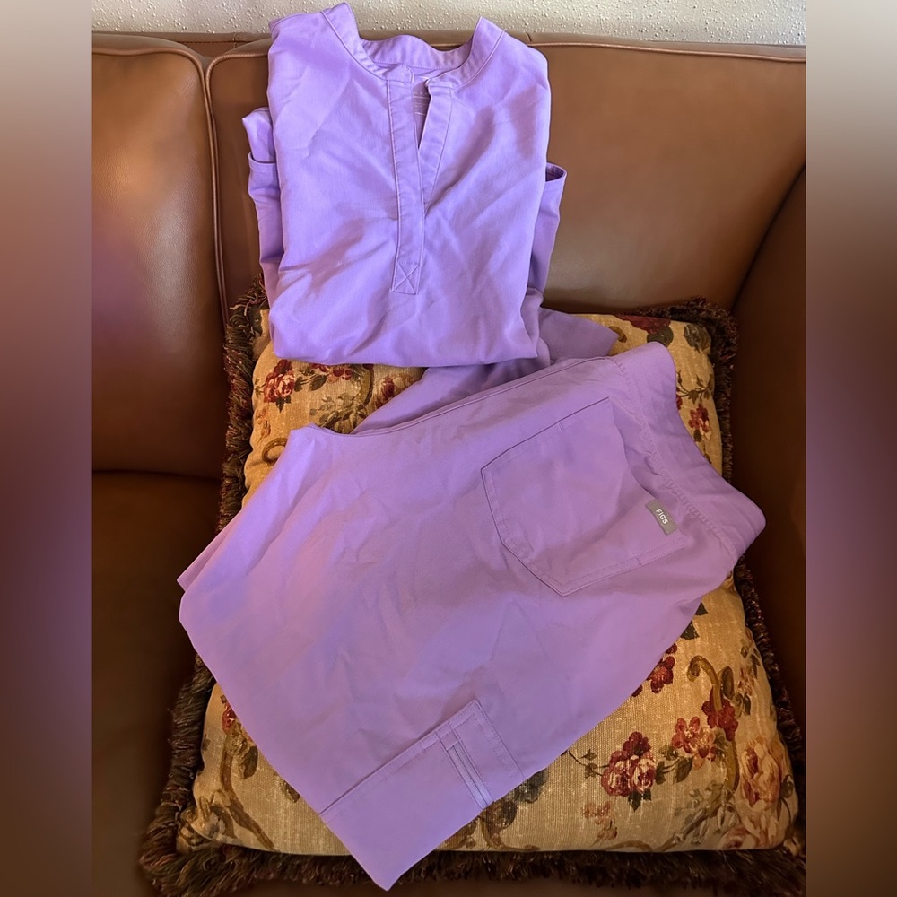 Figs limited edition scrub set, lilac dawn